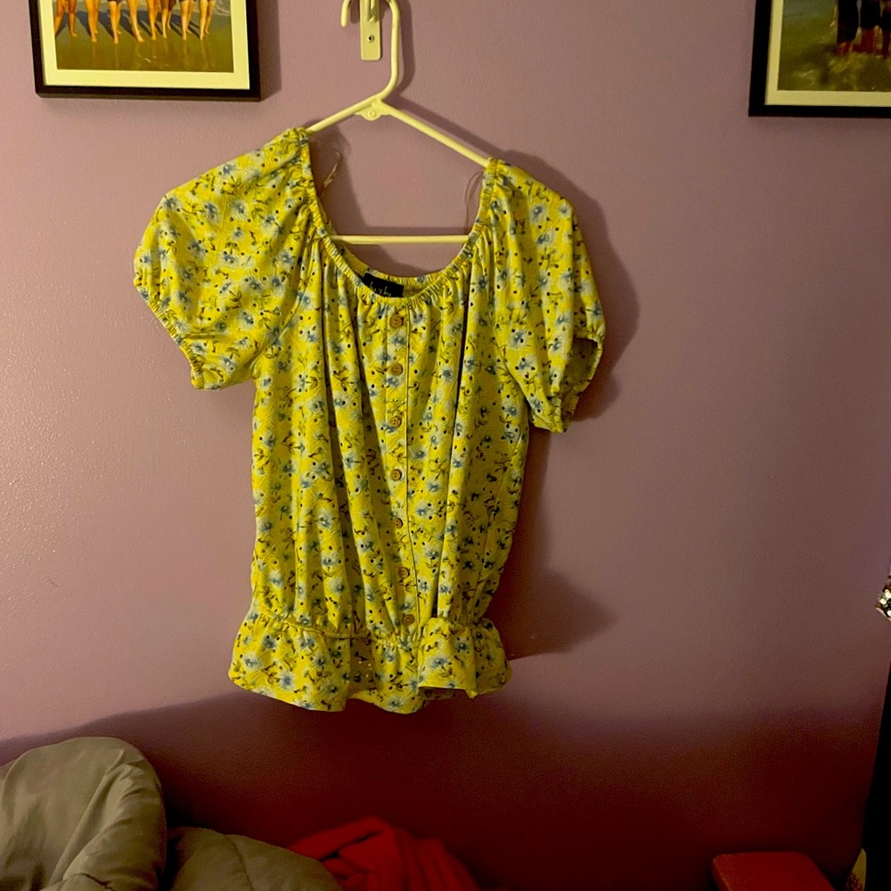 Tshirt yellow and white with flowers